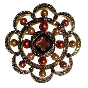 ✨Vintage MONET Floral Starburst Brooch ✨ Rhinestones & Faux Pearls, Signed